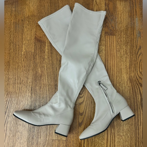 Bibilou Heeled Over the Knee Boots with Elegant Silhouette - Picture 5 of 10